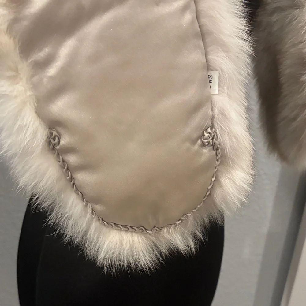 Saga Furs Elegant Beige Fur Wrap - Picture 4 of 5